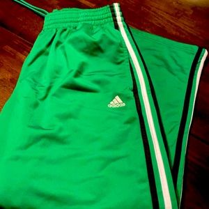 Men’s Adidas pants. Like new. Size Medium.